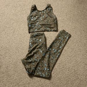 Strut This matching set